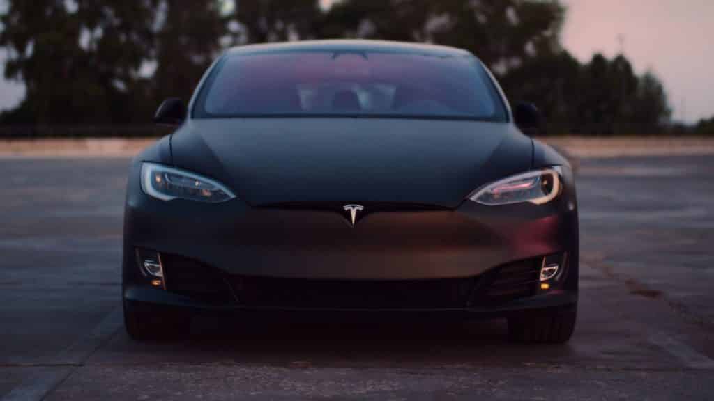 5 reasons to choose a Tesla - Beev