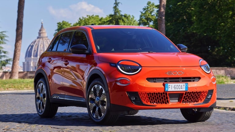 fiat 600 e orange côté face